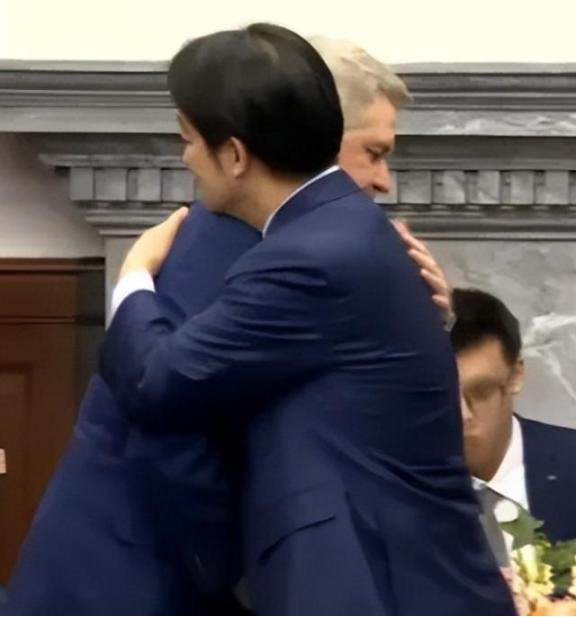 美就解放军环岛军演表态：两党已达成共识，若大陆攻台，美将出兵

解放军战机刚从台