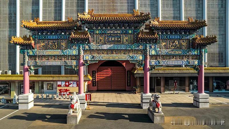 南京历代云锦博物馆（原南京云锦博物馆），坐落于南京建邺区茶亭东街，是国内唯一以云