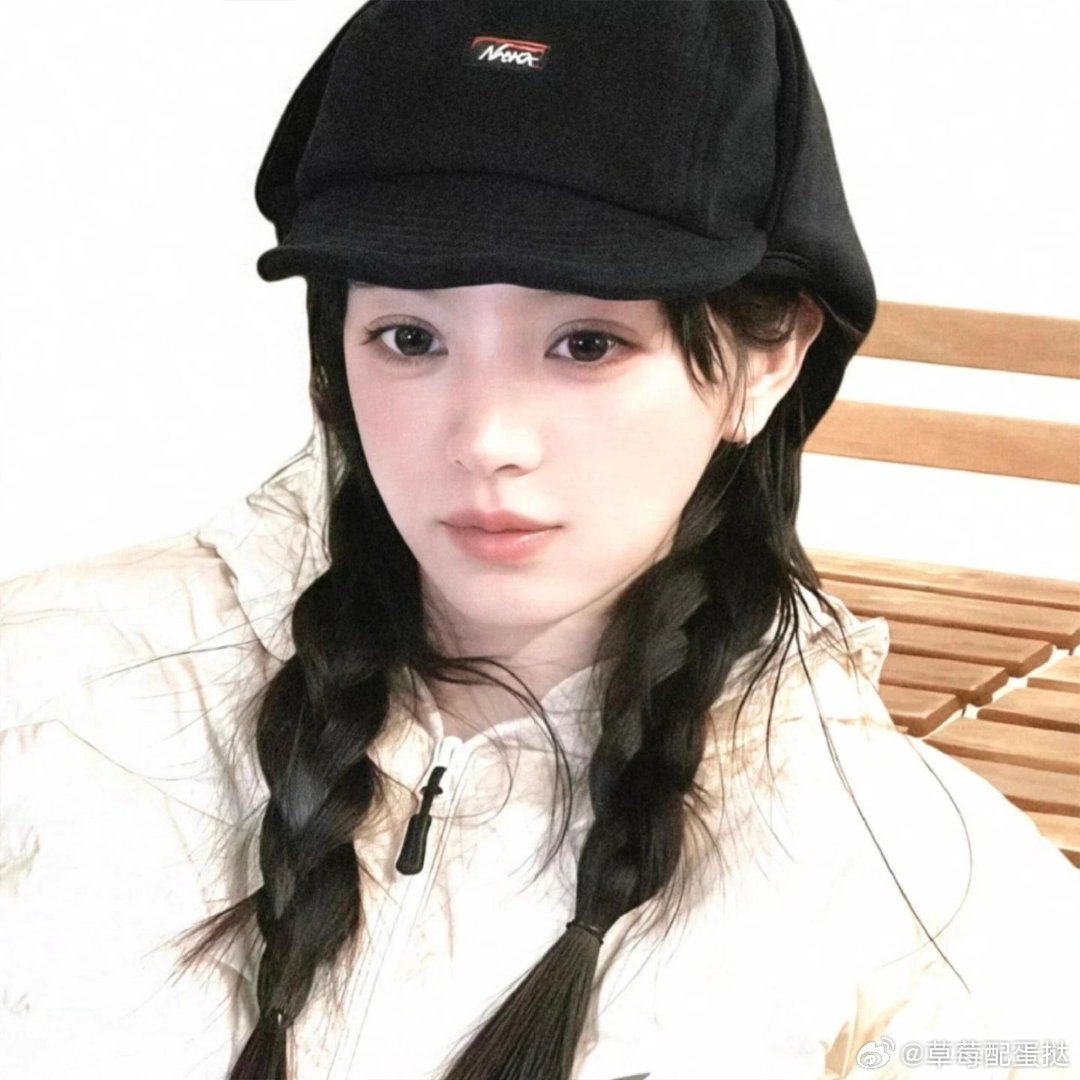 我拆盲盒就田曦薇这样 田曦薇把拆盲盒演活了！ 先嫌弃再惊喜，开出帅哥隐藏款直接狂