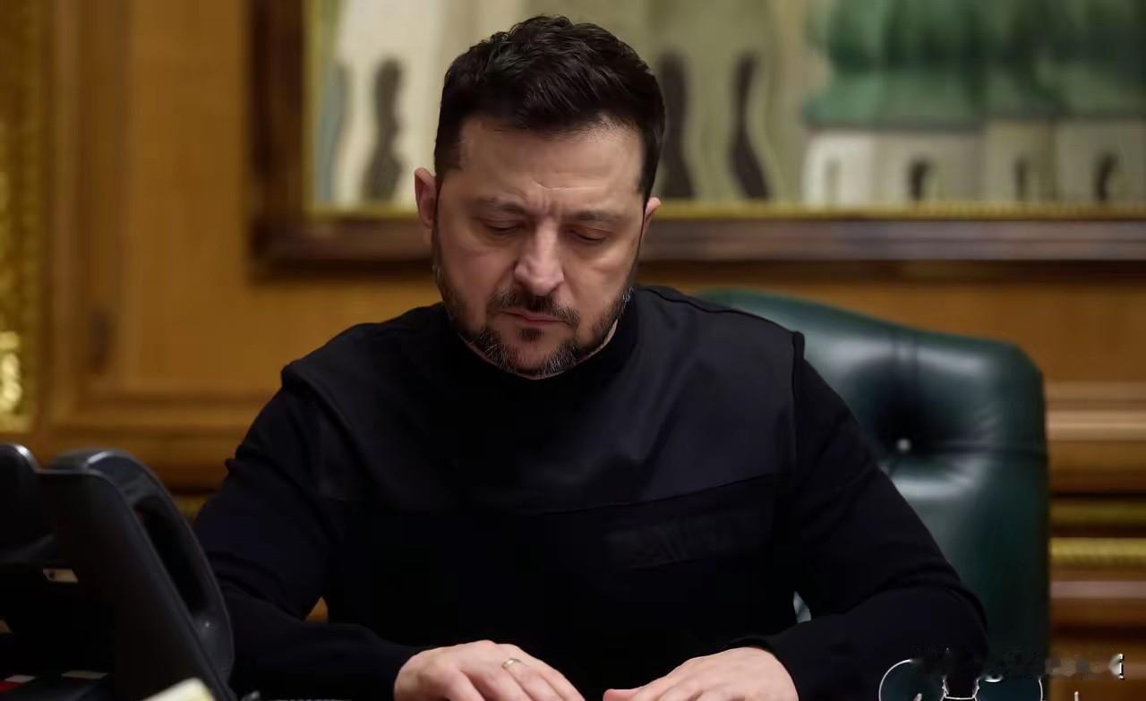 乌克兰总统泽连斯基今天发文说：“我刚刚和特朗普总统通了电话。”

这事明眼人都看