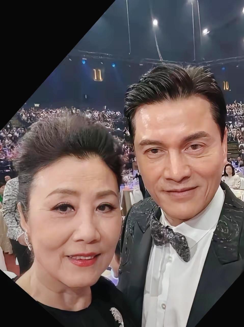 79岁的汪明荃和71岁的吕良伟，这状态也太离谱了吧😂
我奶奶70多岁已经跳不动