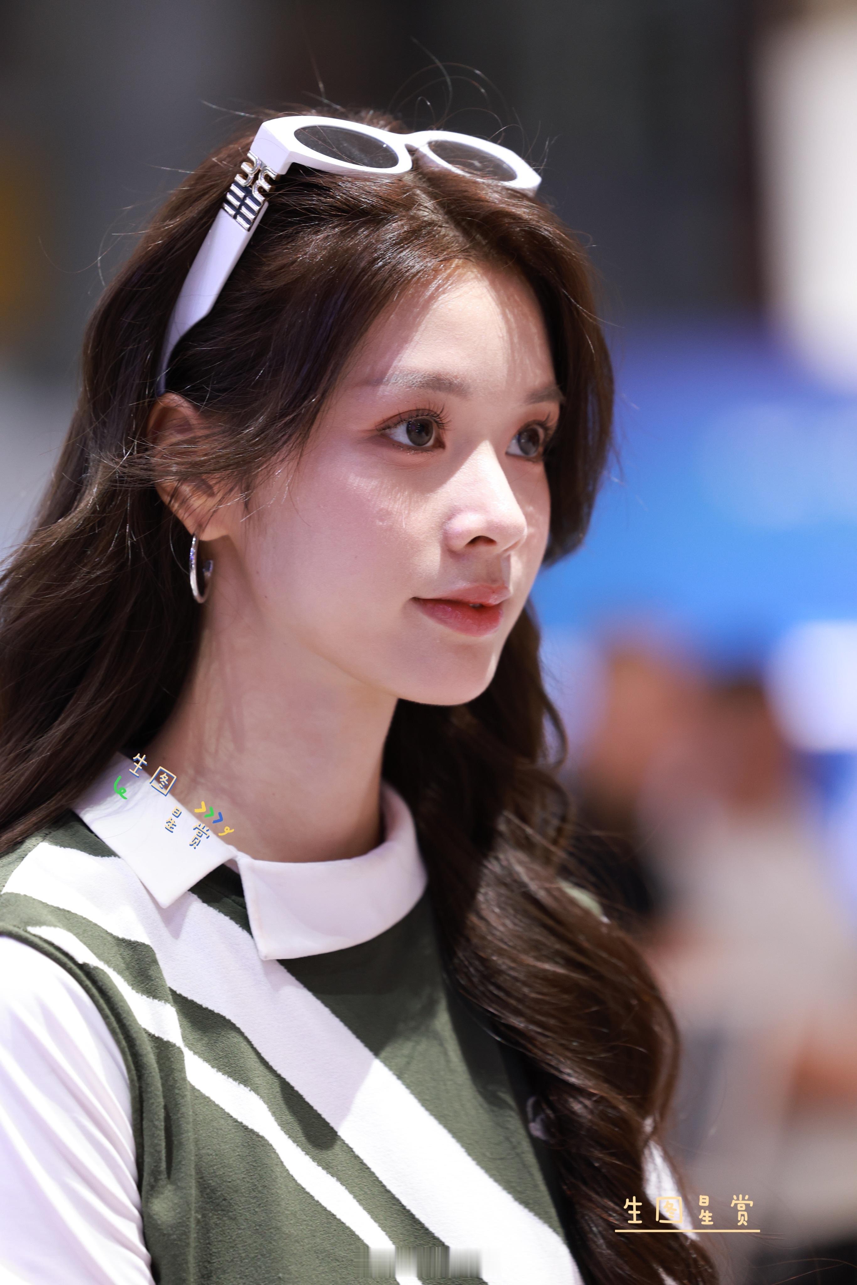板板酱241119广州车展返图青春活力运动风💙💚高颜值冷白皮太美好了🧚‍♀