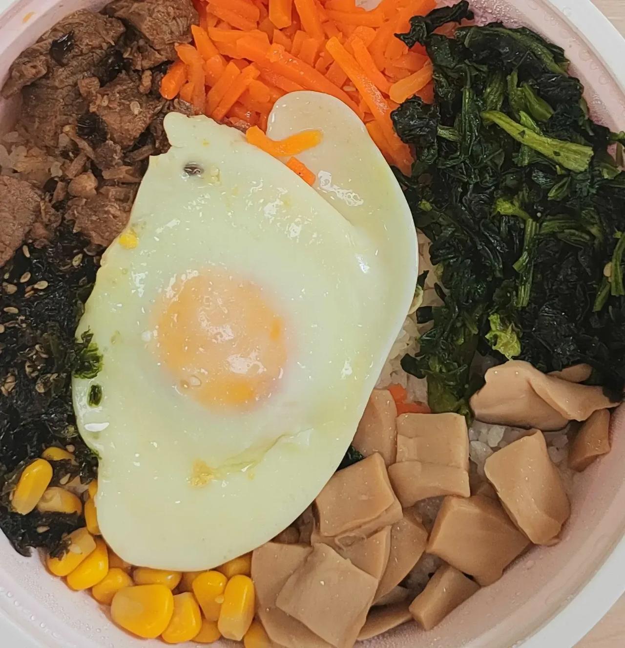 一直很喜欢吃米村拌饭，但是以前都是去店里吃，今天不知道吃什么了，就在单位附近定了
