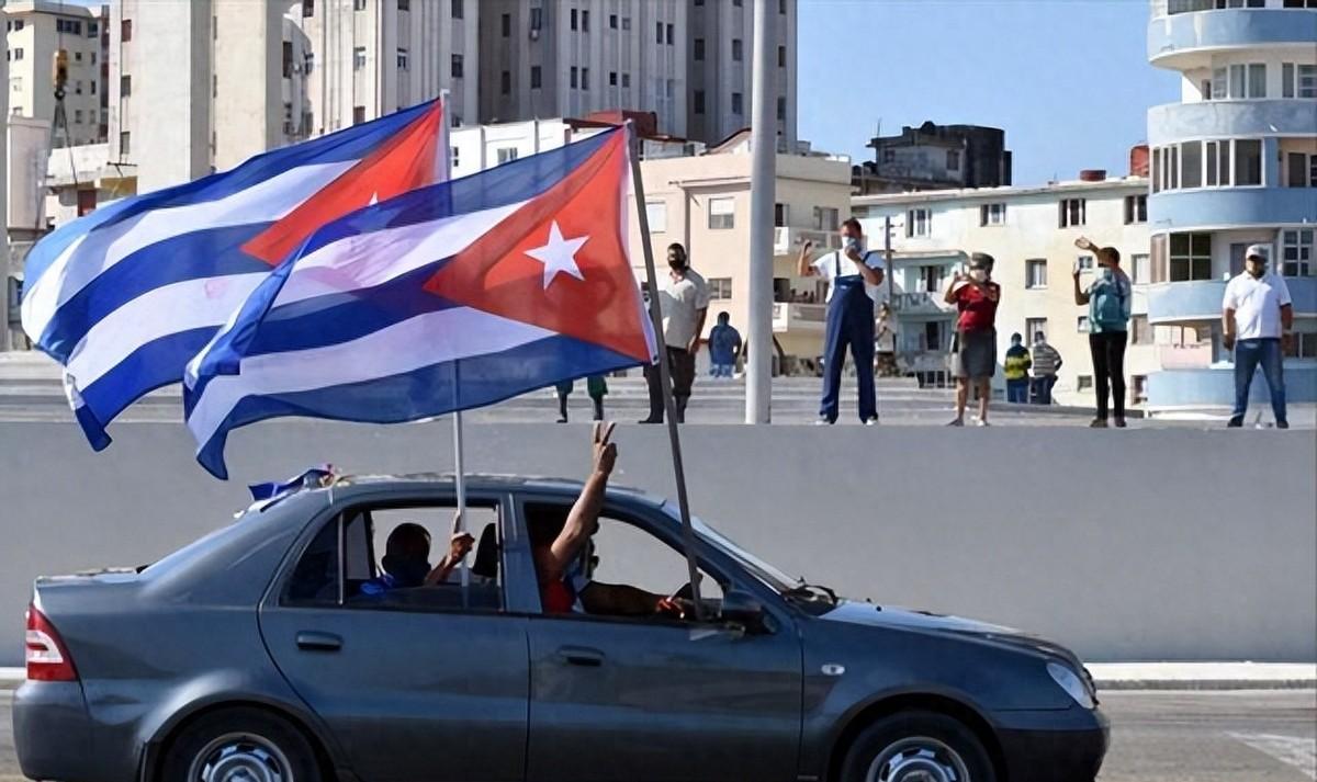 古巴电网崩了，每天停电 20 小时，医院手术都得停。根源是特朗普一纸行政令，切断