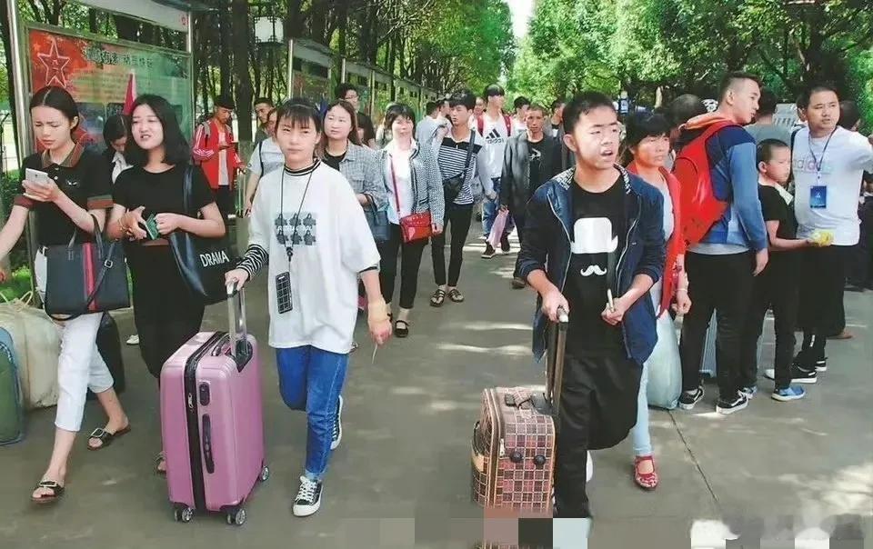 以前的大学生 VS 现在的大学生 ​​​