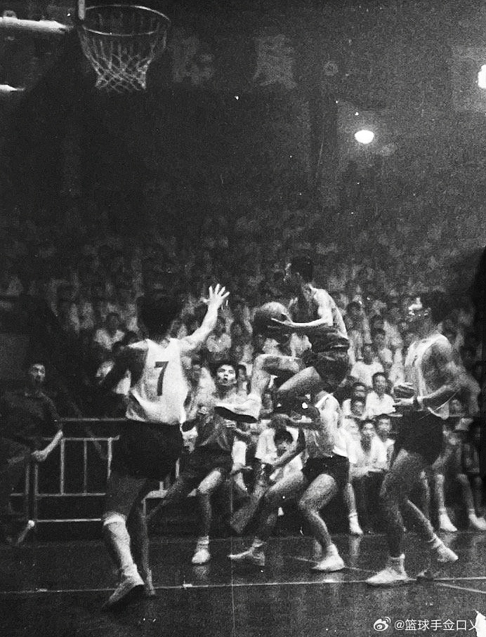 1978年9月，上海市第六届运动会，比赛分市区和郊县两个组，24个单位，7000