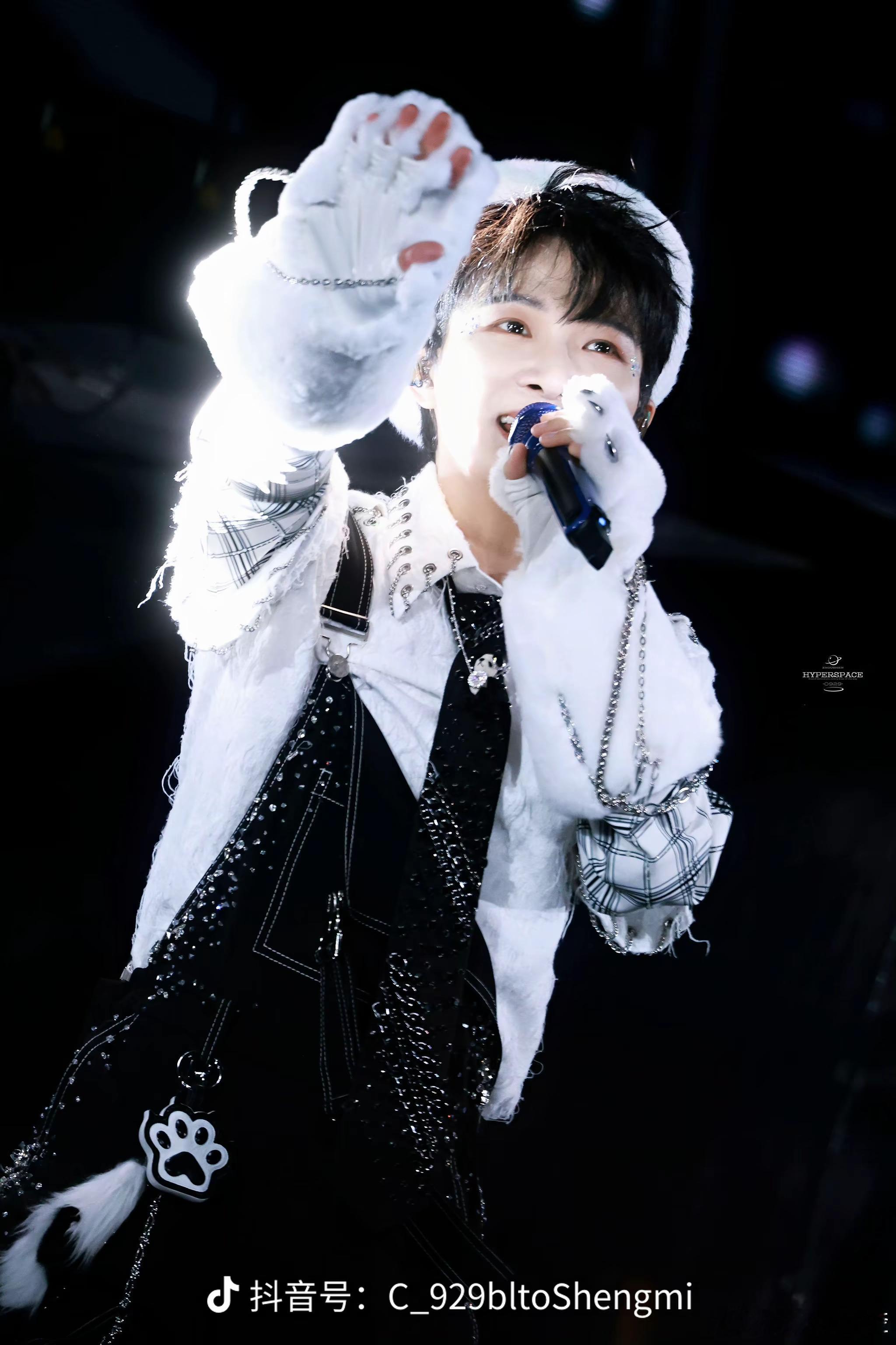 2025高产歌手TOP30周深微博之夜