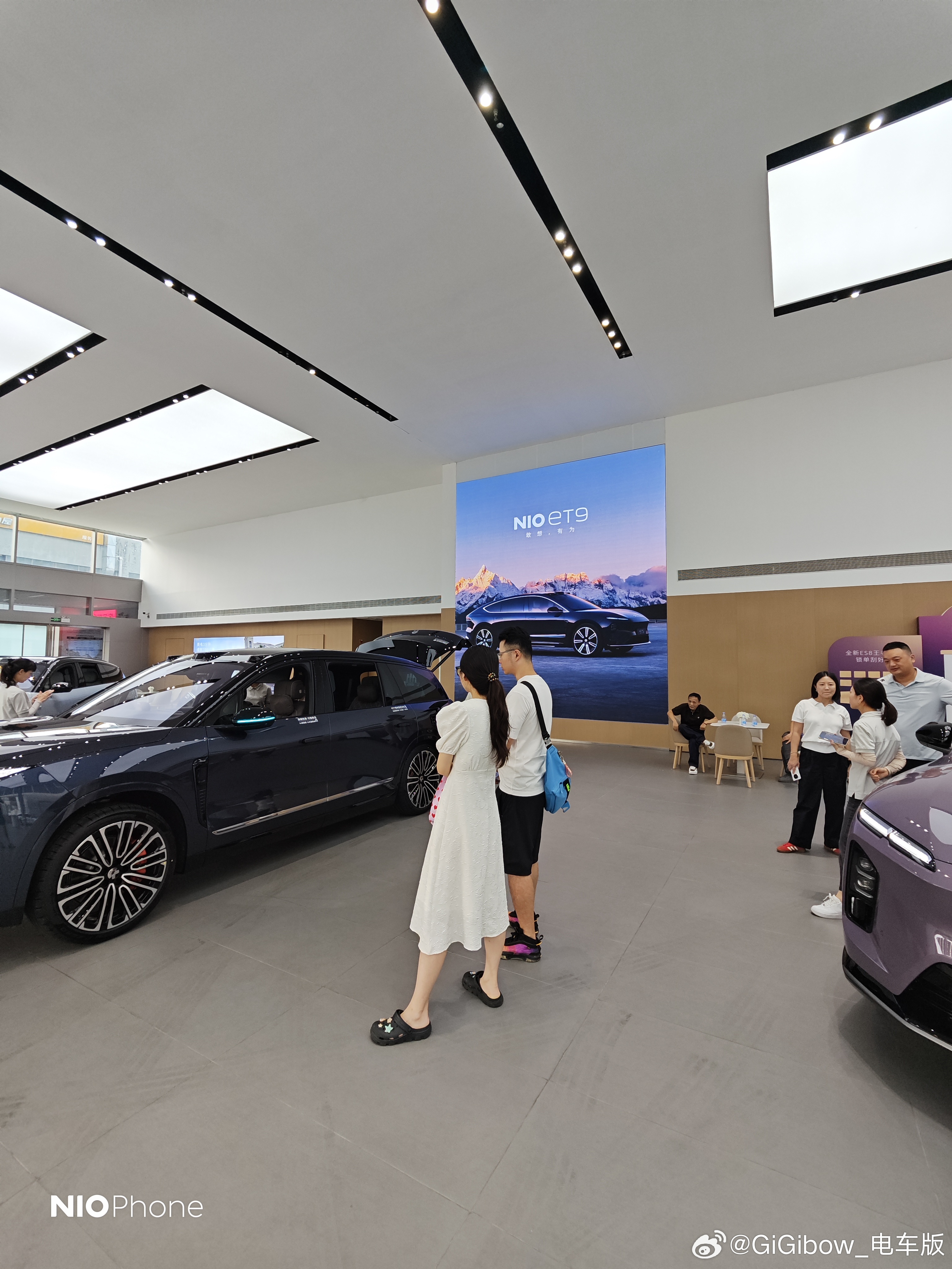工作日的下午这样的进店量怎么样？蔚来全新es8发布大v聊车 ​​​