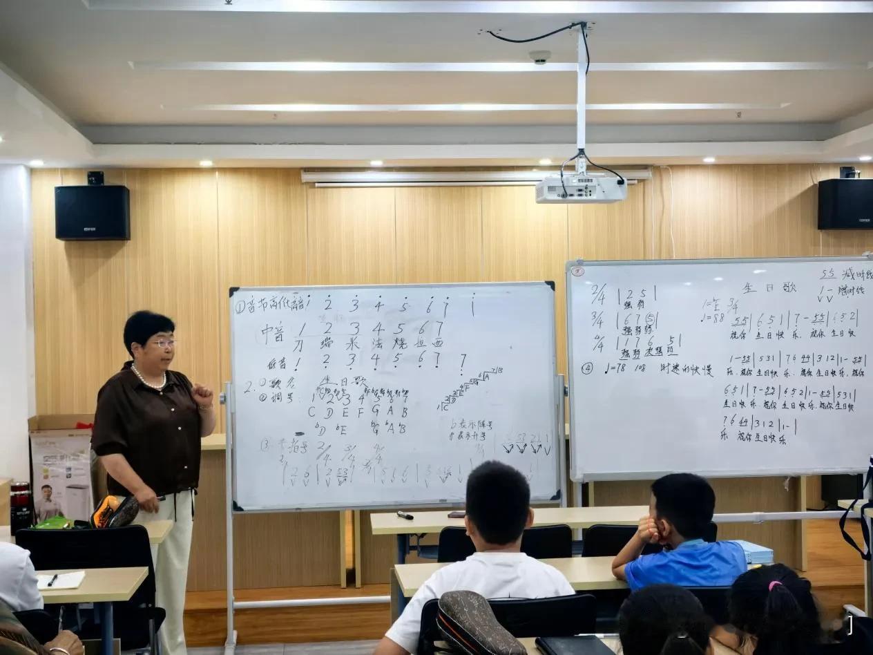 万柏林区王化街道九一社区：银发教师公益授课 葫芦丝民乐浸润童心

万柏林区王化街