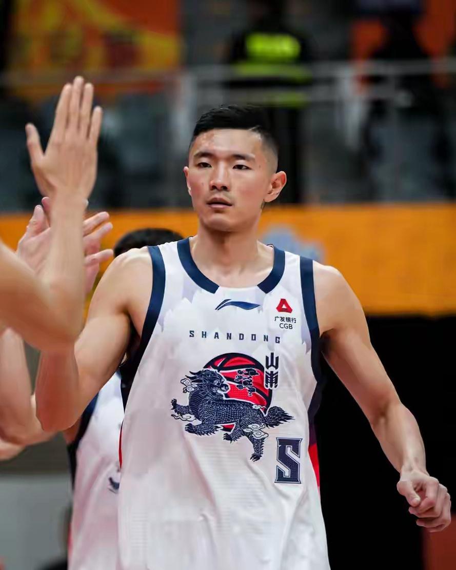 八连胜？一夜崩盘！山东男篮输给联盟垫底的江苏，20次失误创赛季最耻辱纪录！
三
