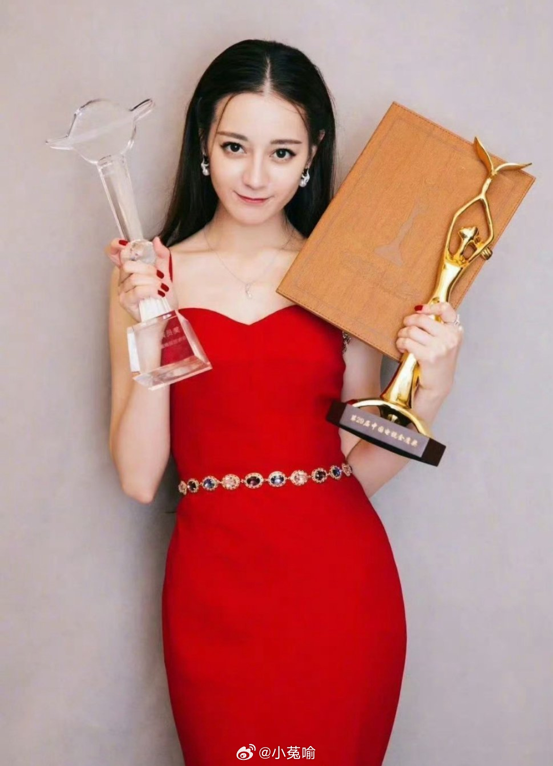 杨紫《生命树》拿下白玉兰视后，成为继迪丽热巴(金鹰)后，90花第二位视后！！ 