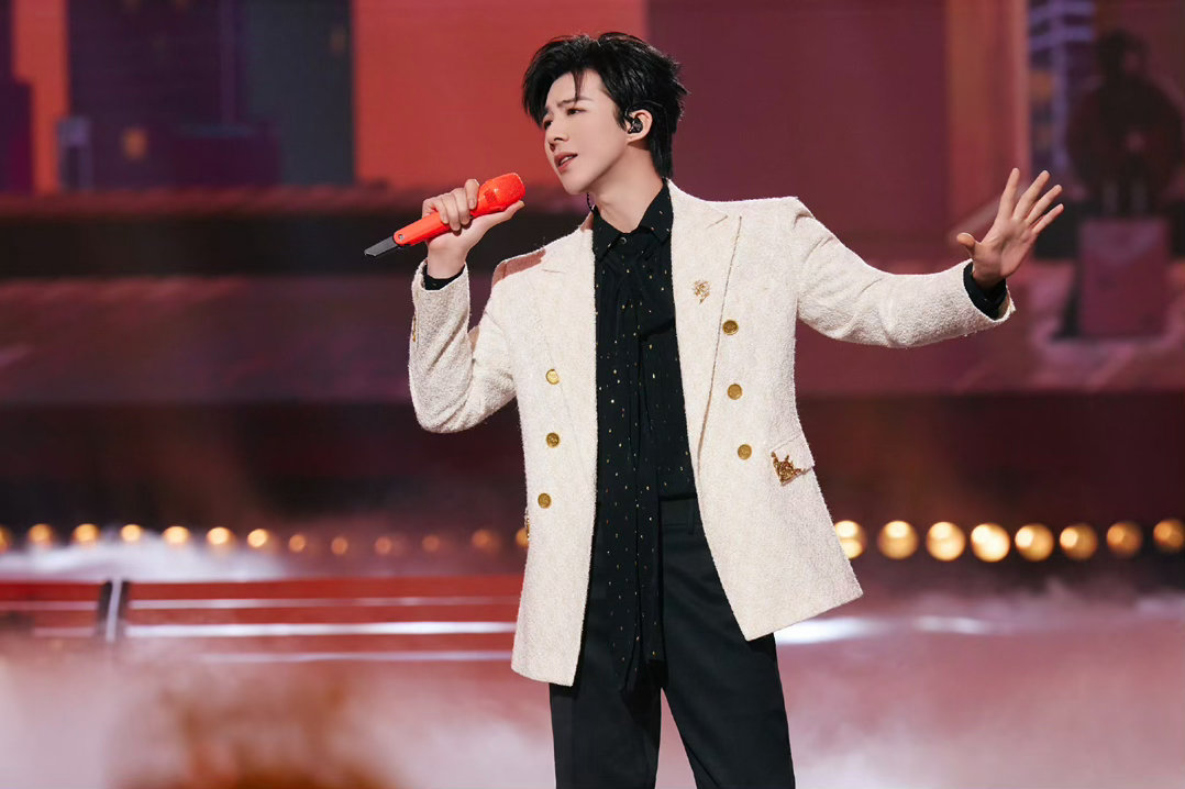 刘宇宁开始推理吧 刘宇宁可口可乐品牌代言人 摩登兄弟  晚上好呀世界人海拥挤，能