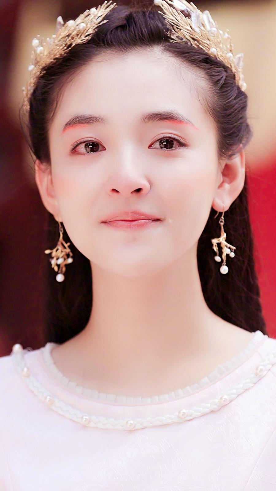 吴倩自曝被爸爸打掉牙齿不敢吐出来

         近日吴倩做客访谈节目《她的