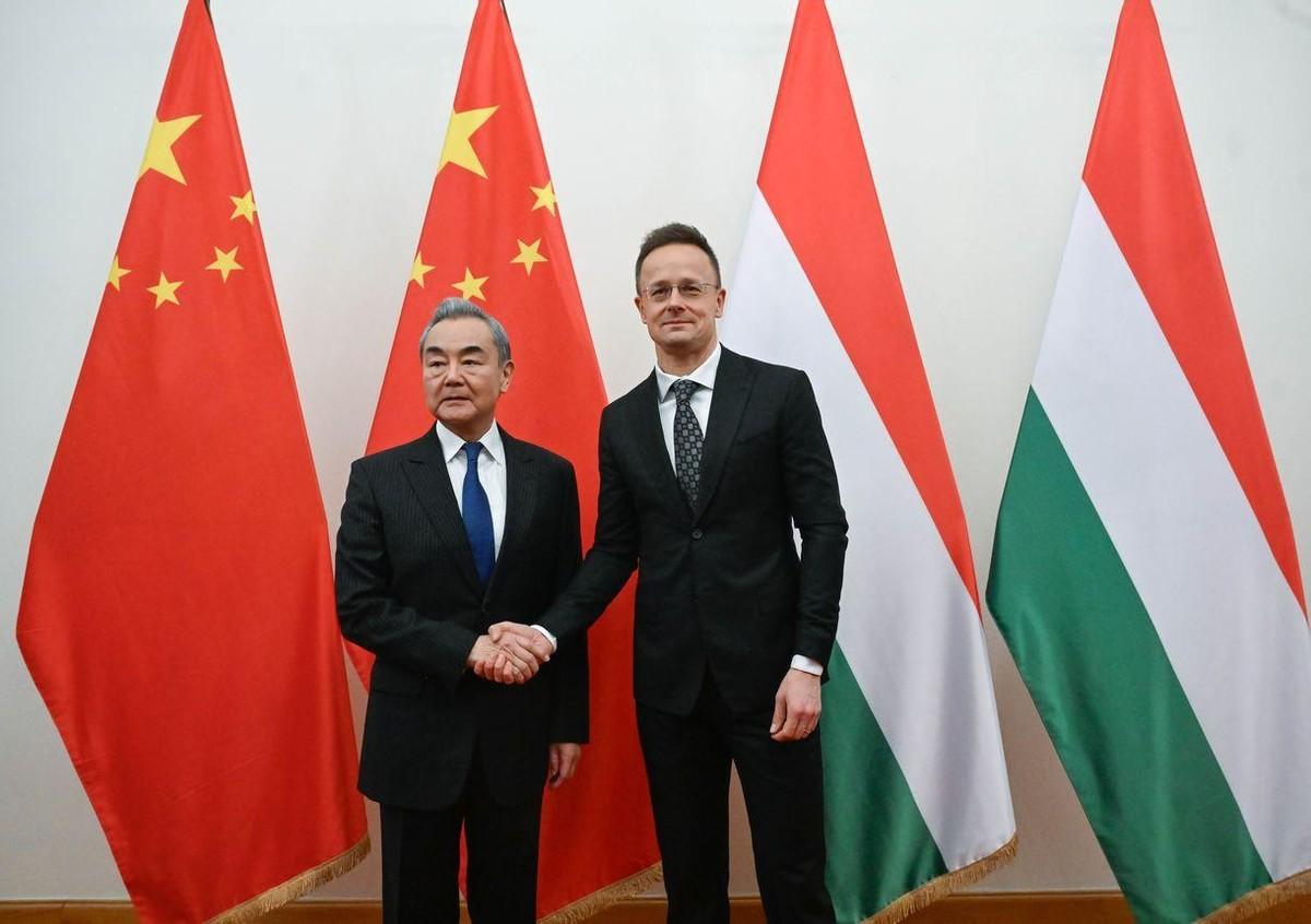 匈牙利外长这番话，恐怕要让整个欧洲感到猝不及防。他直白表态：和中国开展合作，对欧