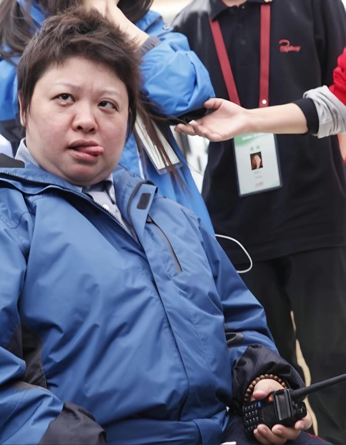 韩红搞怪时的一幕