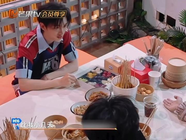 何炅听到周柯宇比丁程鑫小的反应何炅震惊丁程鑫比周柯宇大你好星期六 何炅说周柯宇比