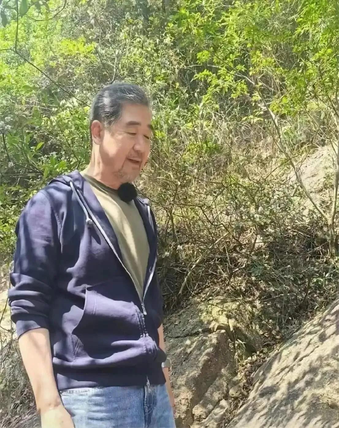 爬山遇到他，该怎么打招呼[可爱]