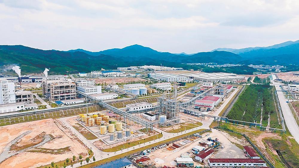 一个刚参观完中国稀土厂的日本人，回国后在社交媒体上敲下一段话，没有半句客套。
中