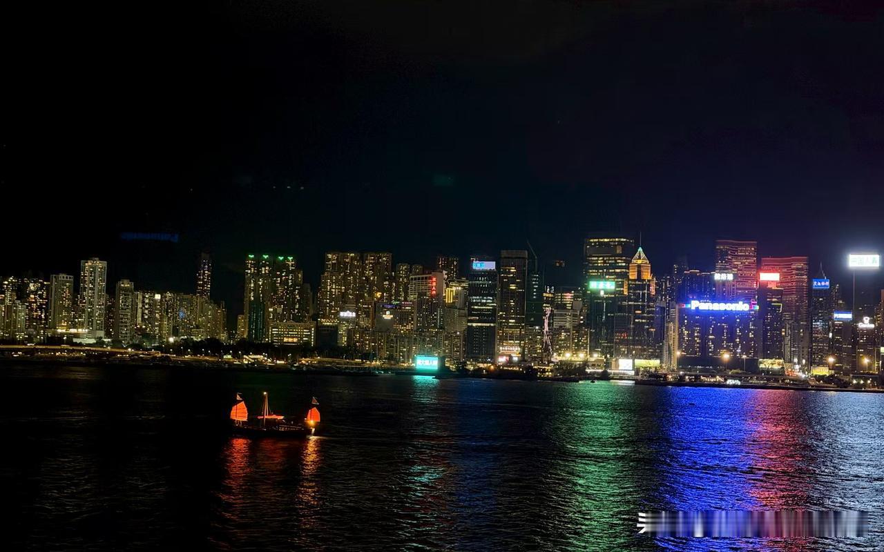今天我在网上看到国有四大行之一的建设银行秋招信息，建行总行招聘是硕士研究生以上，