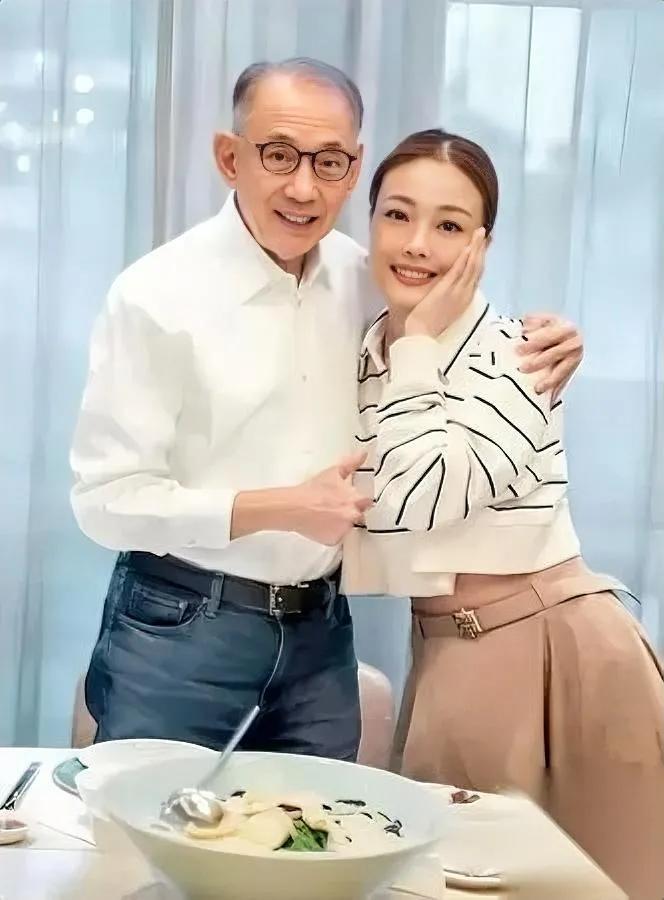 容祖儿又上热搜了

这次真的戳到我了

怎么还有人觉得她过得惨啊？

英皇25周