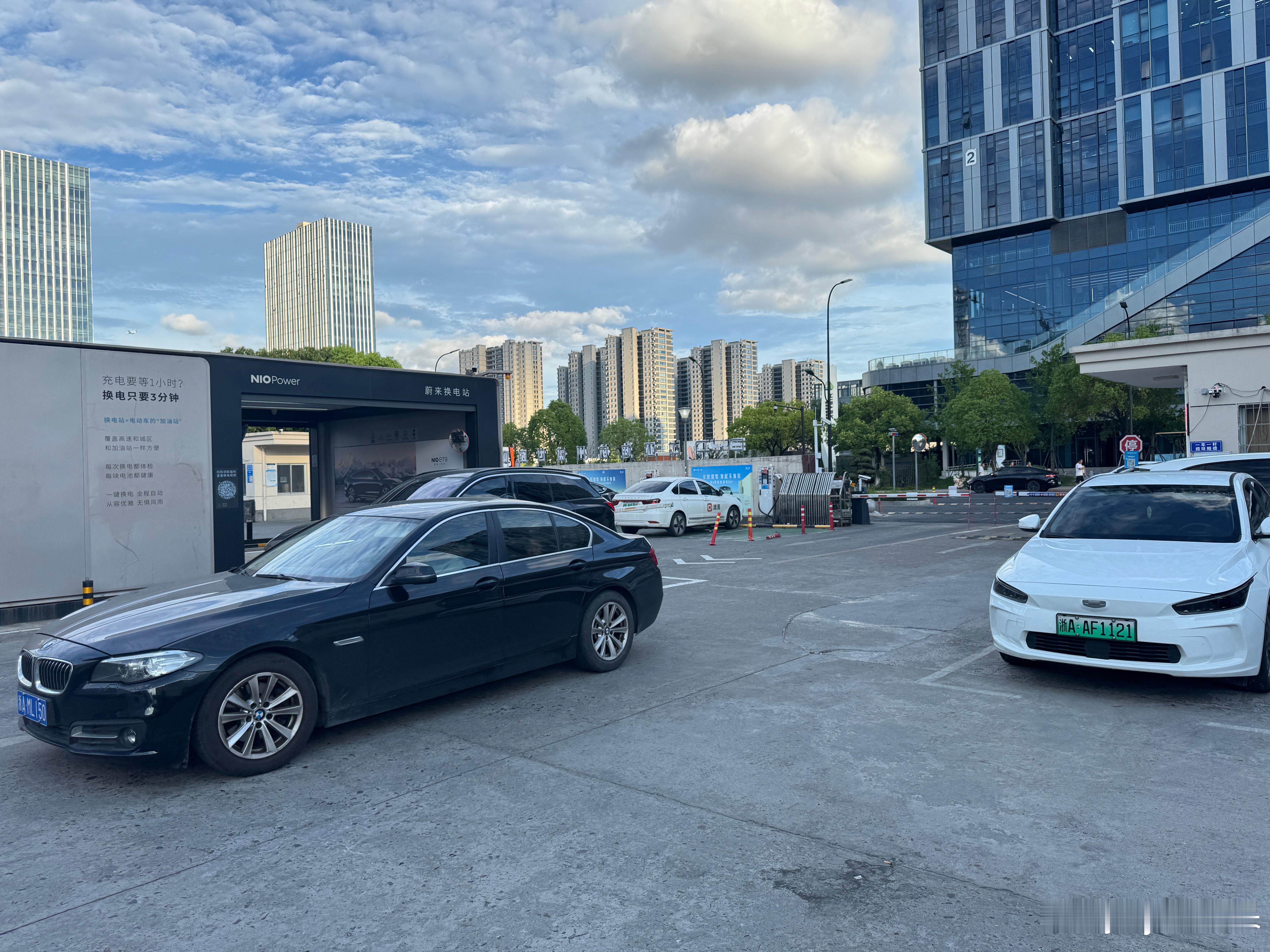 是谁把换电站建在出入口的[怒骂][怒骂][怒骂]，害我一直被滴滴😤 ​​​