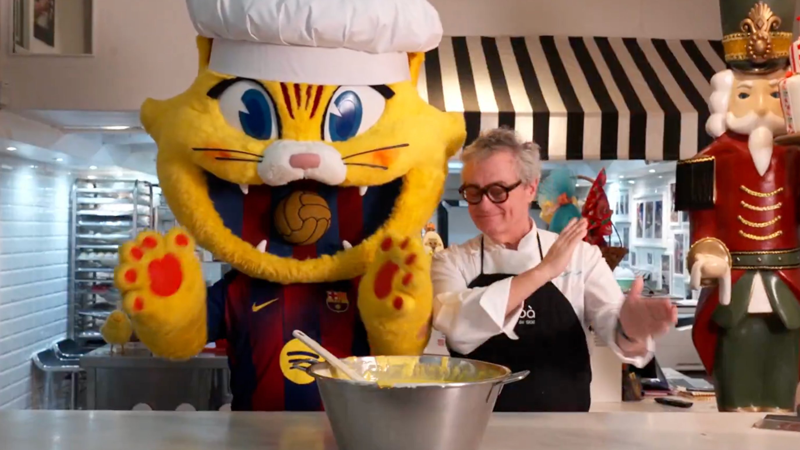 世体糕点师克里斯蒂安·埃斯克里巴想为亚马尔做一个特别的蛋糕。 他征得了弗里克的同