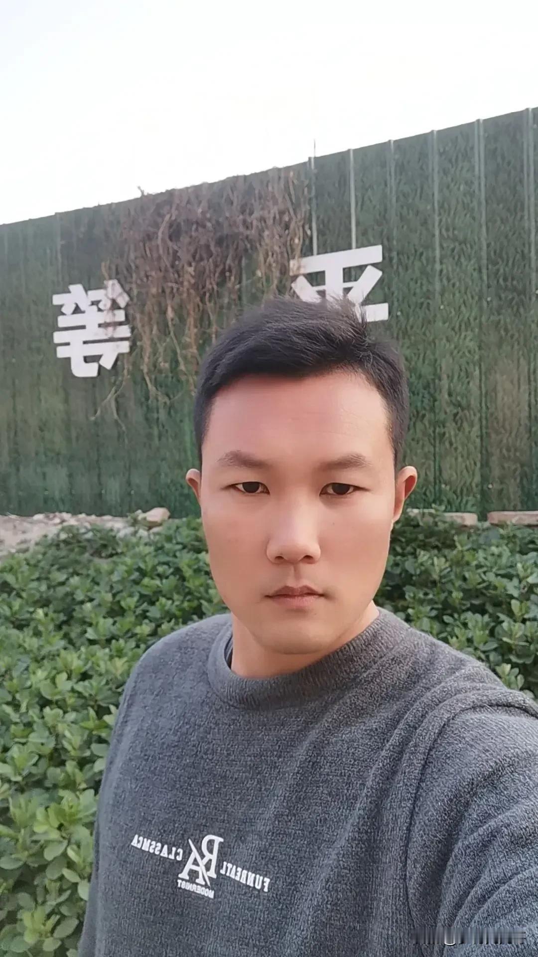 今天自拍一张，我像多大年龄的人，朋友们各抒己见