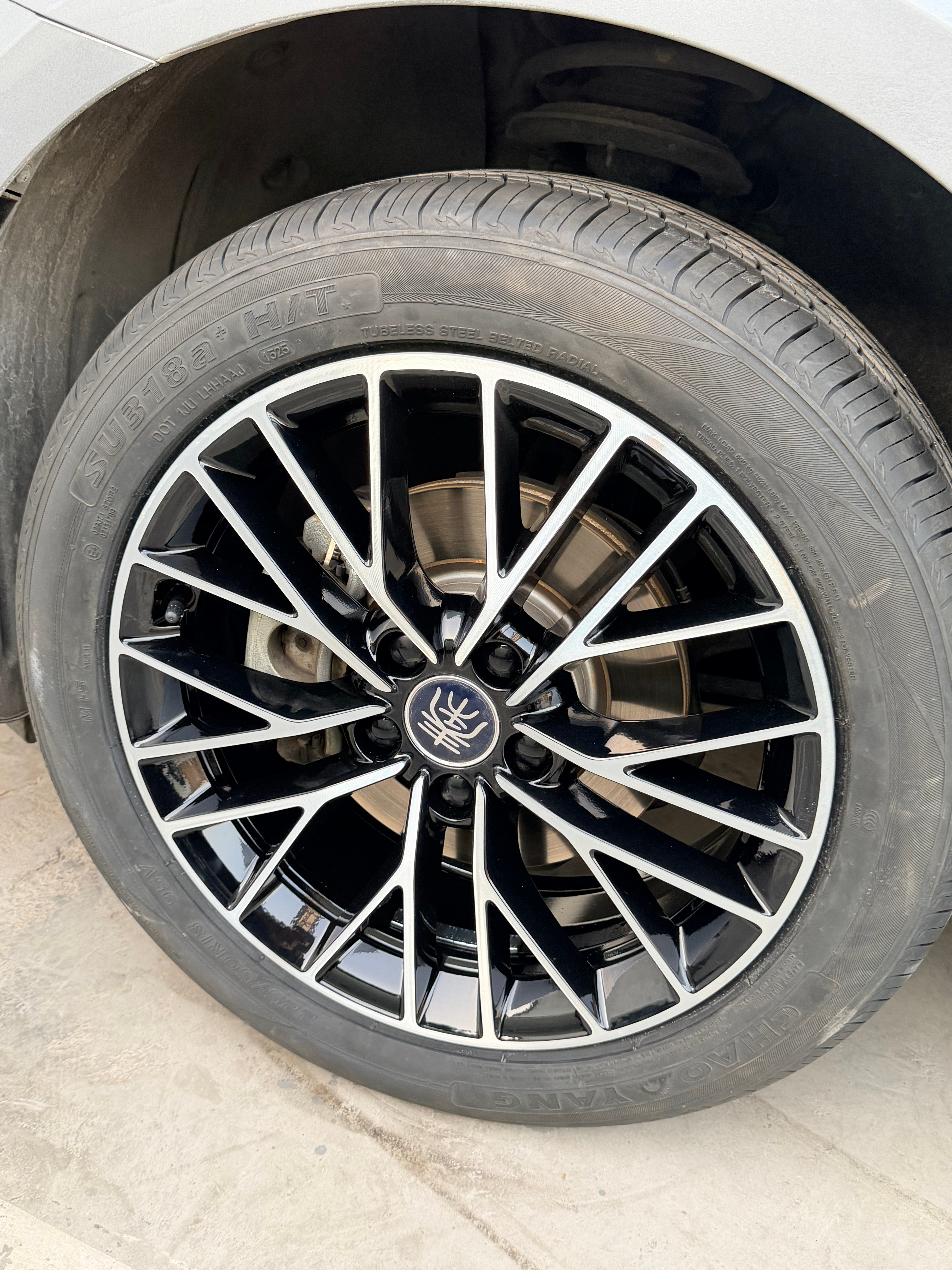 比亚迪这服务太迅速了啊！昨天下午三点多送去售后更换轮胎+轮圈修复今天下午三点半左