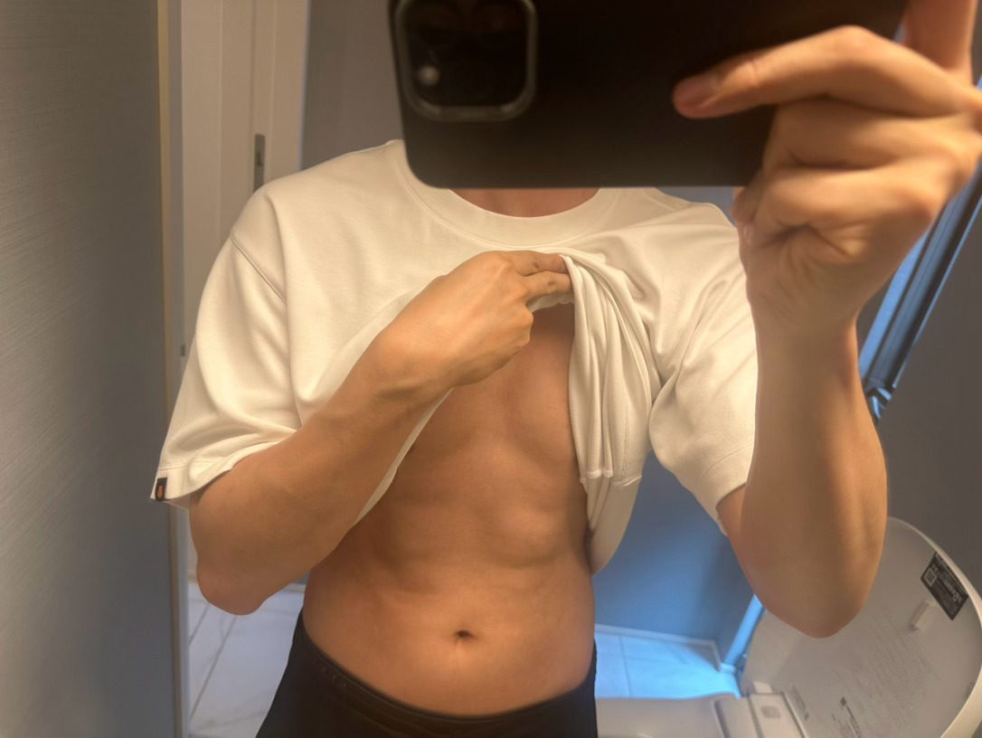 早～衣服是简约舒适款，身材是长期自律款，财富是价值增值款。人这一生，很多东西最后