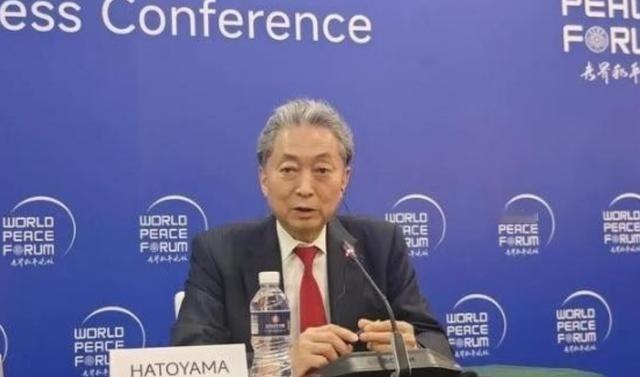 日本前首相鸠山由纪夫曾提出了一个新颖的观点，他认为中国的国力与美国不相上下，但如