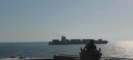 美军昨日扣押一艘伊朗货轮
据报道，美国中央司令部周日（4月19日）发表声明，详述