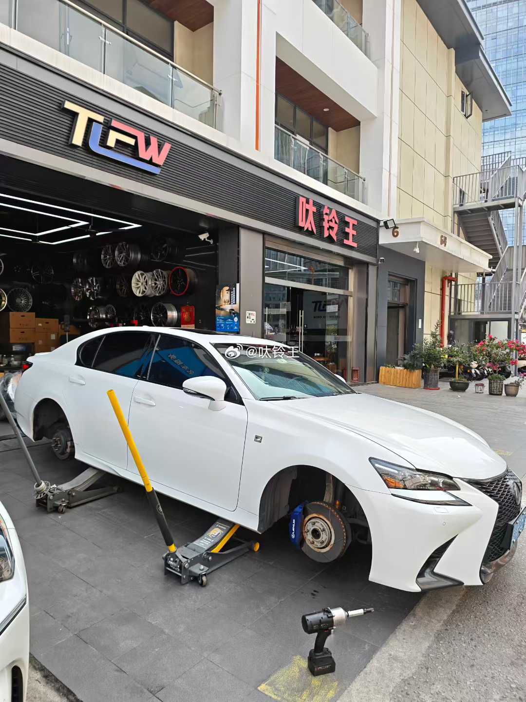 雷克萨斯GS 开工！换新鞋 