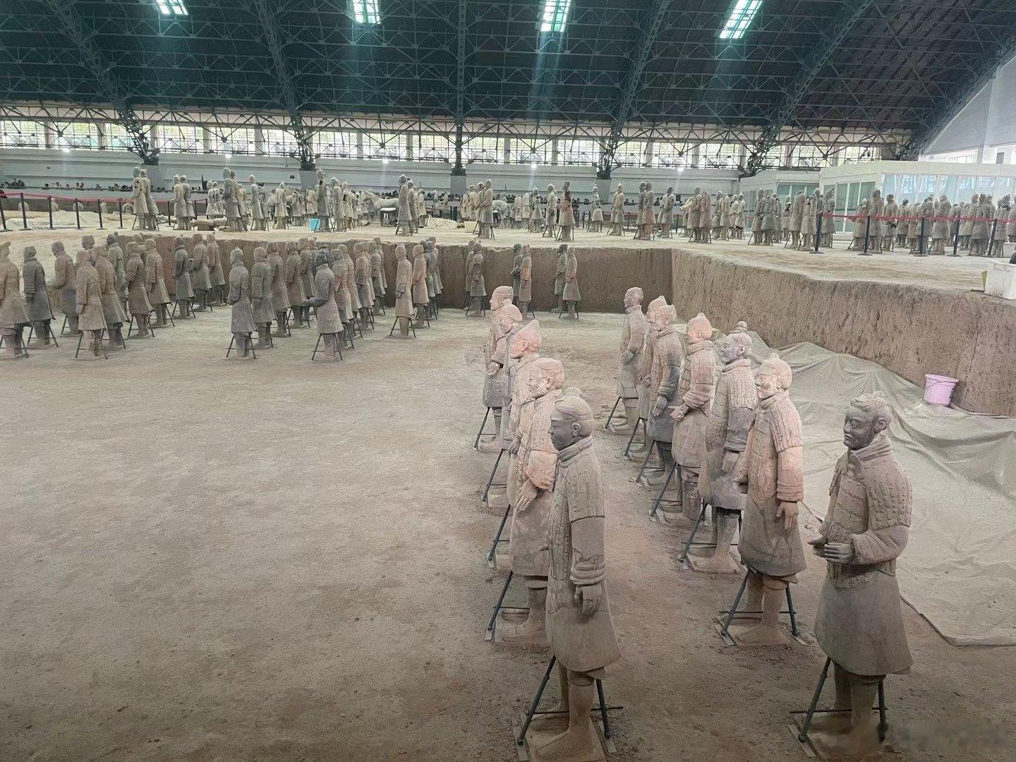 大量的普通投资者都是等到4500点—-5000点再进场的；当你听到菜场大妈，广场