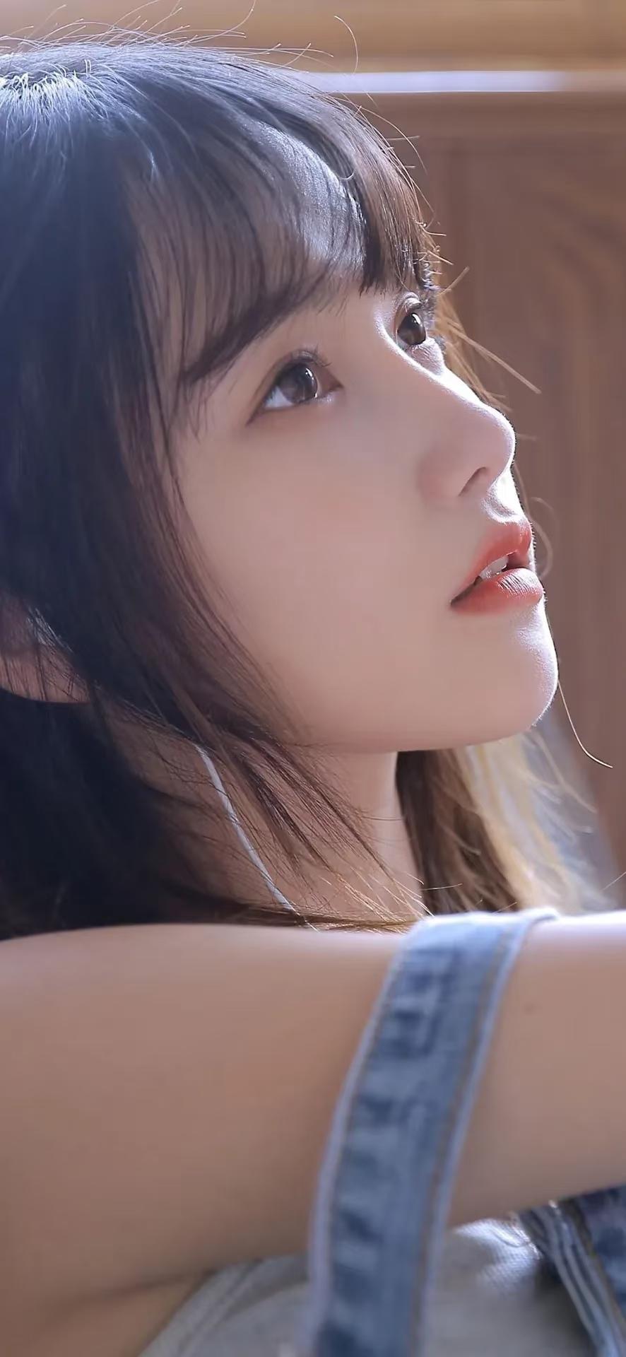 女宝，昨天翻后台时，看到你悄悄留的言，心一下就软啦～ 说自己连配图都抠到半夜，每