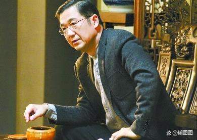 1988 年的生活费，2026 年还在给，可张默的人生，张国立真的给得起吗？