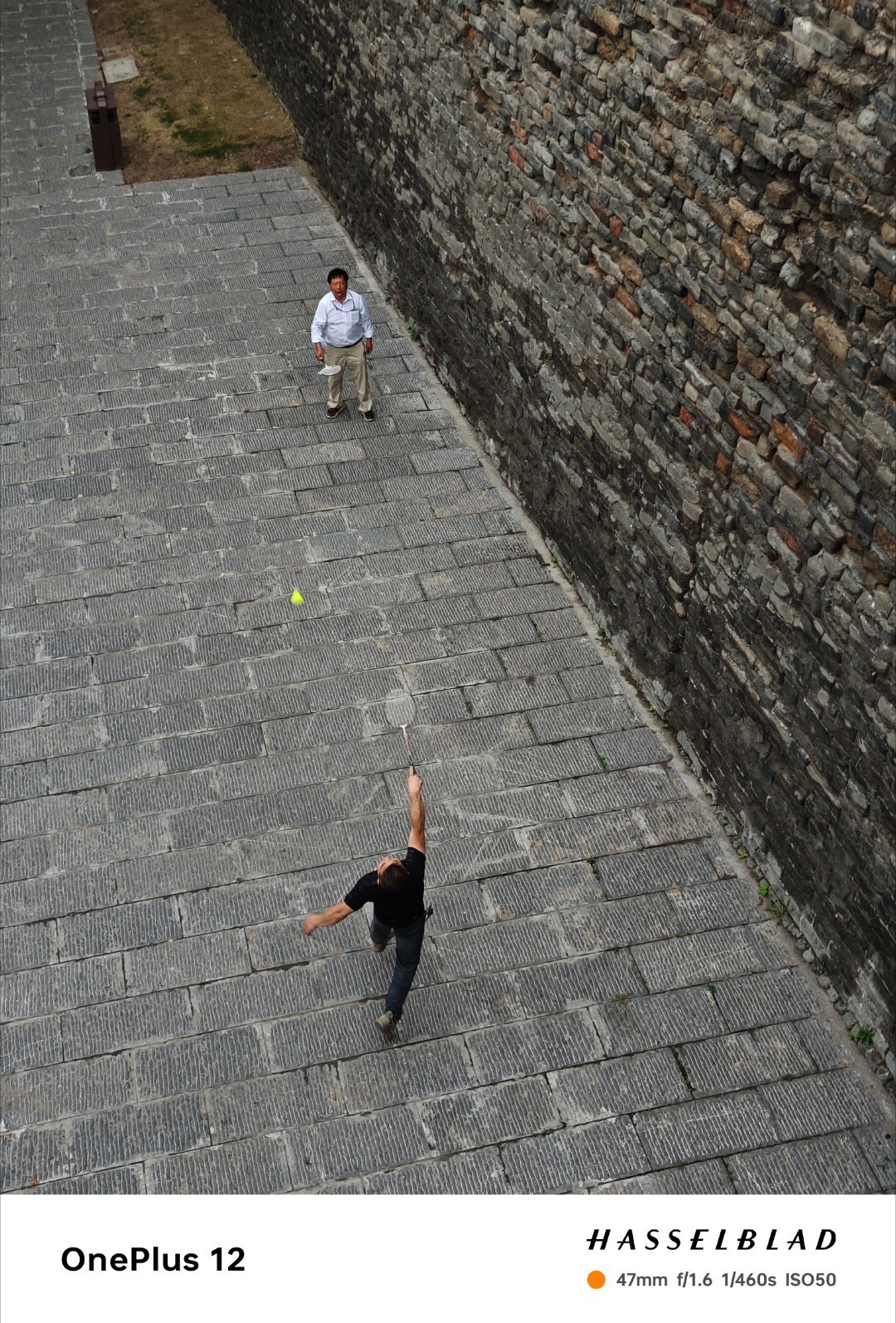 荆州古城下的人，可惜没有太阳，不然有光影加持还挺好看的#百态人生#  ​​​