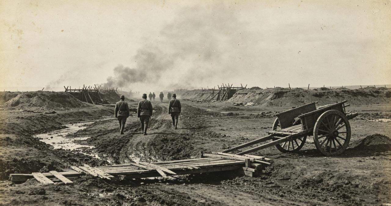 最早冲突爆发于1904至1905年日俄战争，两国为争夺中国东北、朝鲜半岛以及库页