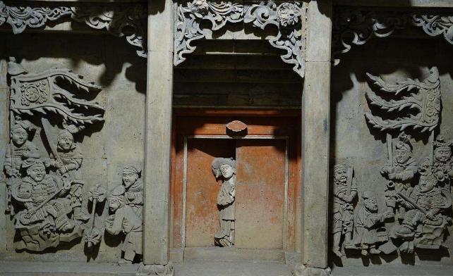 1973年深夜，山西运城百墓坡，当地一位喝醉的村民，竟鬼使神差地闯了进去。突然，