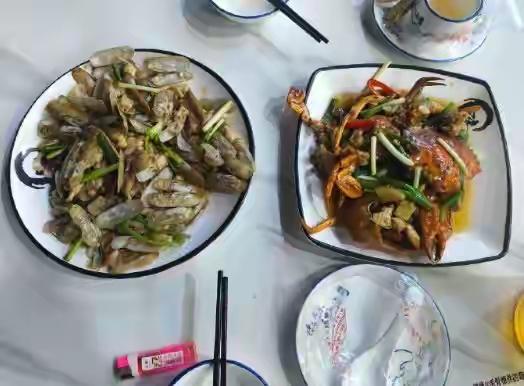 部门回应“炒蛏子和螃蟹两个菜661元”：已联系双方协调处理。宰客要不得了，有损惠