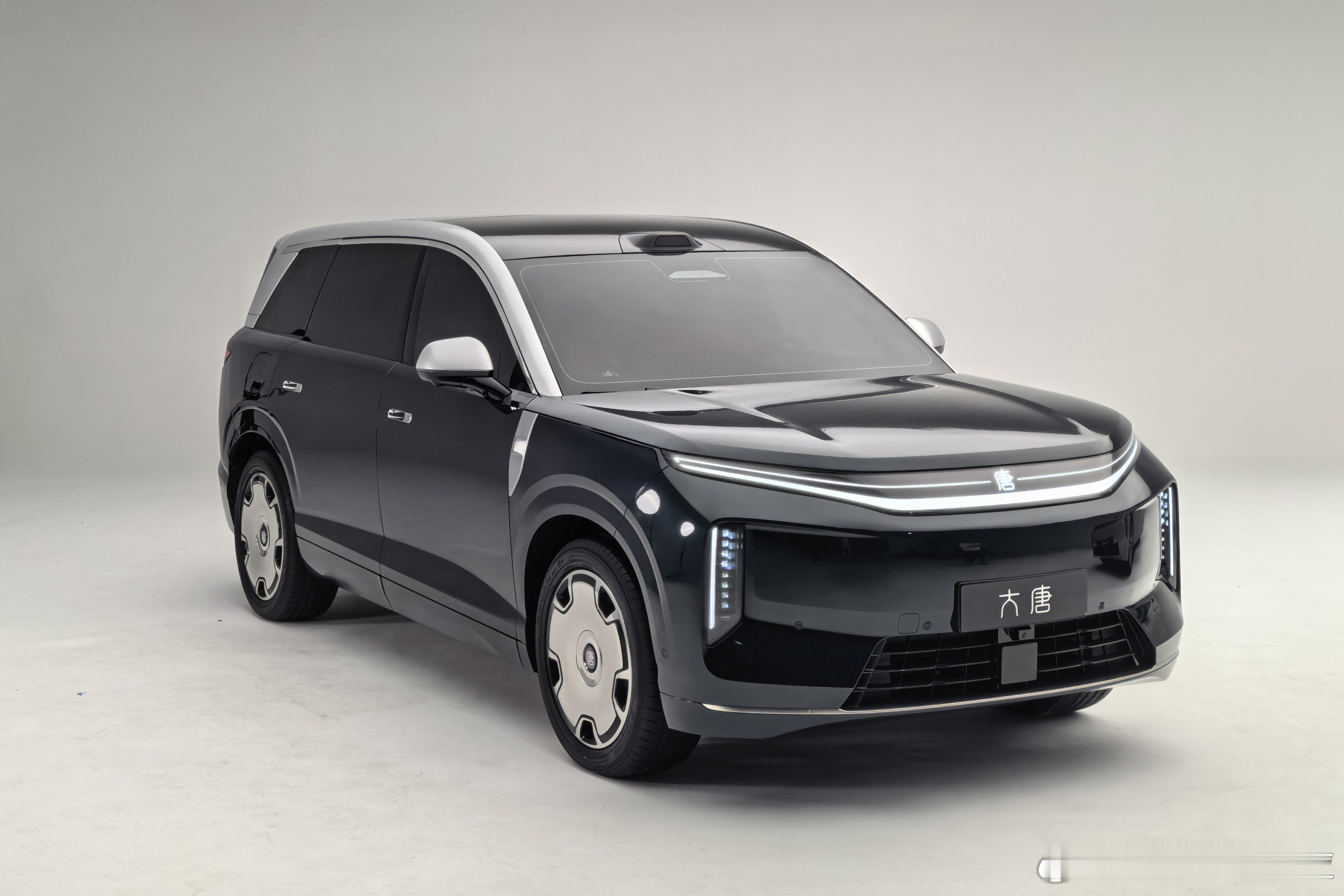 比亚迪大唐预售价 25-32 万，而且还有 18 个月免费闪充，挺狠啊。新能源汽