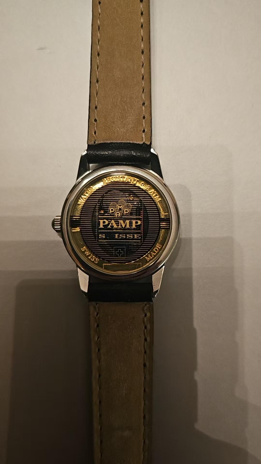 香港宝生银行与瑞士 PAMP 精炼厂联名定制金表。 女款，半盎司黄金，9999金