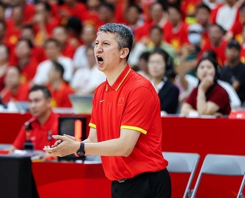 郭士强复盘比赛：篮板失守是失利的核心诱因
 
赛后新闻发布会上，中国男篮主教练郭