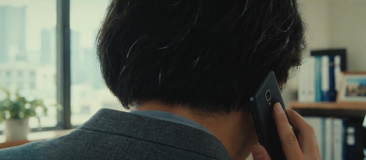 《交锋》结尾的这两组镜头，用意很深啊！

图一和图二，是一个看上去像是蒋在珍的人