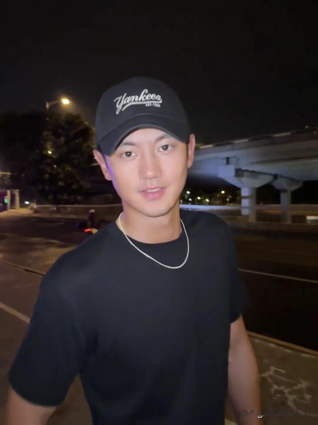 近日，宁泽涛开通了自己的dy账号，开始营业。退役这些年，宁泽涛除了参加一些商务活