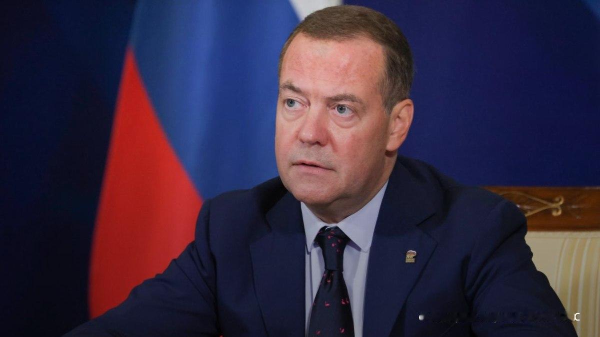 梅德韦杰夫回应了特朗普关于“拿走所有石油”的言论。

特朗普不是放话说“我们要来