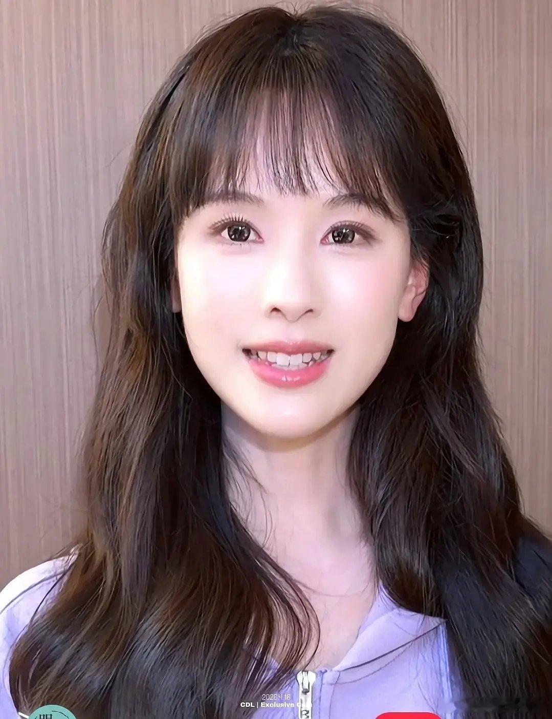 陈都灵出了月0怎么变成这样了。。虽然妆造不行，但也太吃妆造了吧。。。 