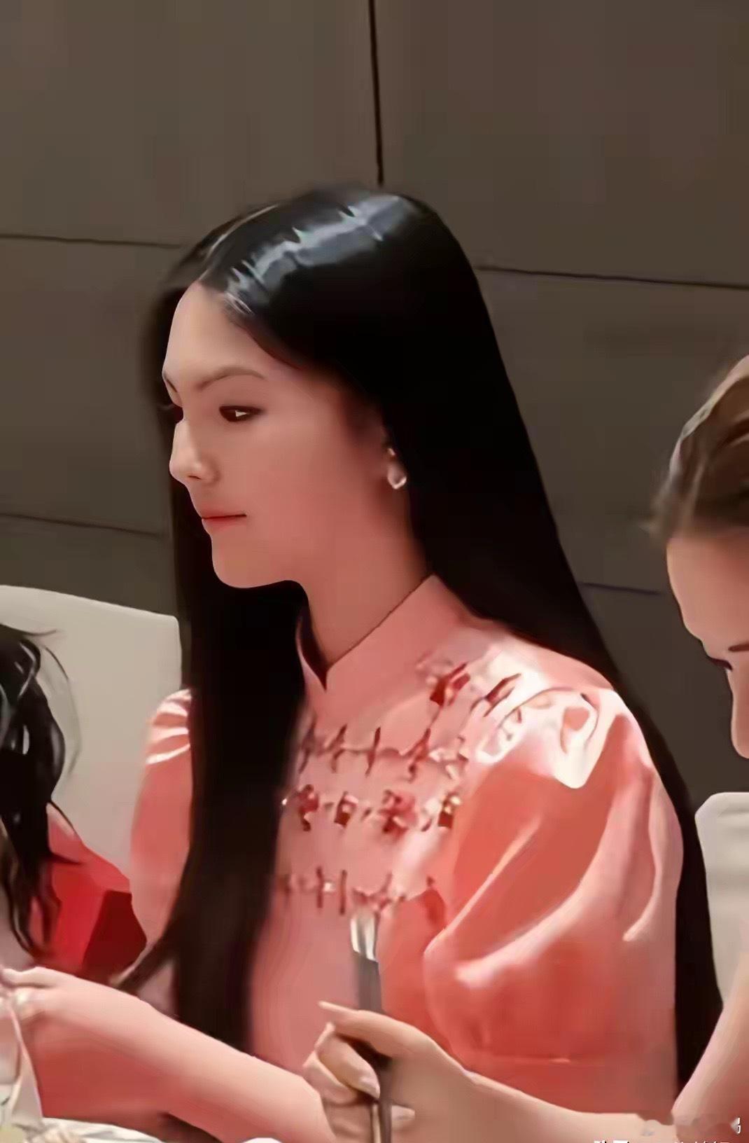 王诗龄最让人羡慕的地方不止是她的妈妈很有钱还有一个很容易被人忽略的那就是她那一头