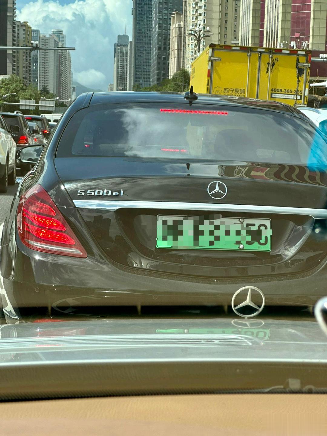 S500el？奔驰还有这个车吗？在路上看到的，之前从来没见过。 ​​​