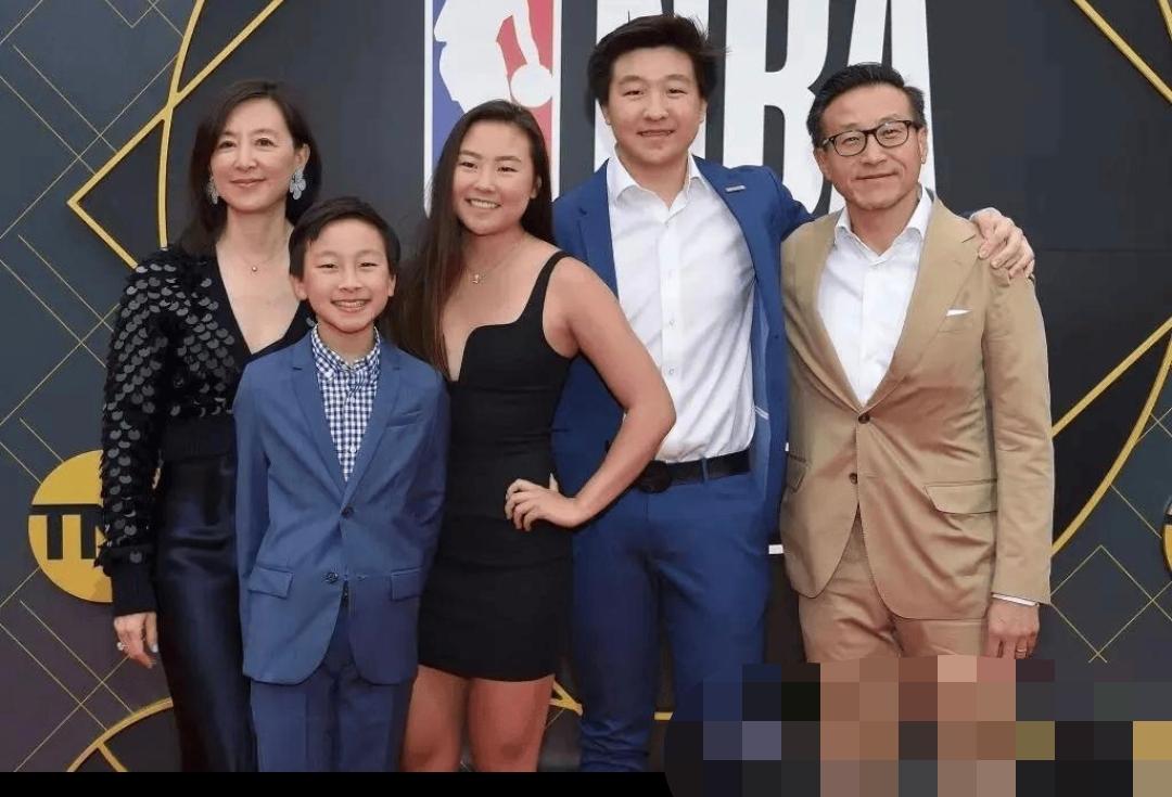 蔡崇信先生的三个子女（两男一女）真是优秀啊。大儿子叫达什·蔡（英文名Dash T