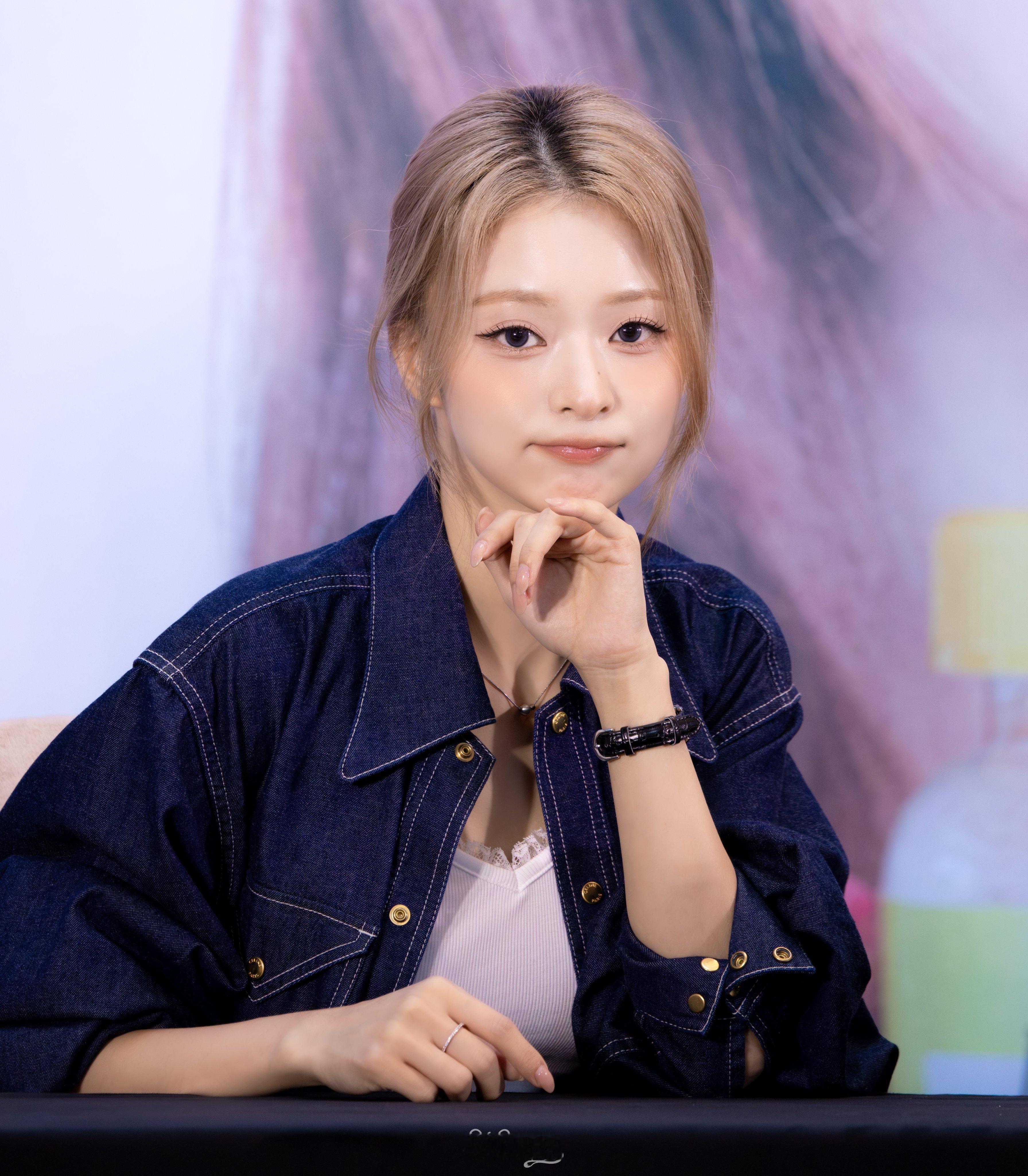 李娜炅[超话]  🐣氧气笑颜李娜炅 260830 MA签售 饭拍HD ©HaK